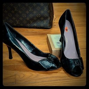 Tahari Dina Patent Leather Peep Toe Heels w/ Bow